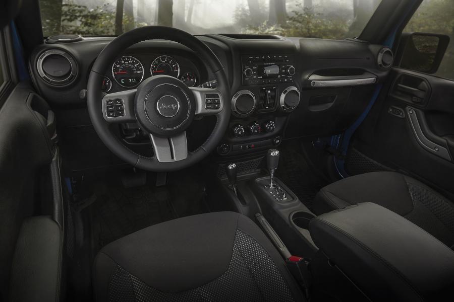  Jeep Wrangler Unlimited Black Bear 2016 года  (фото 4 из 4)